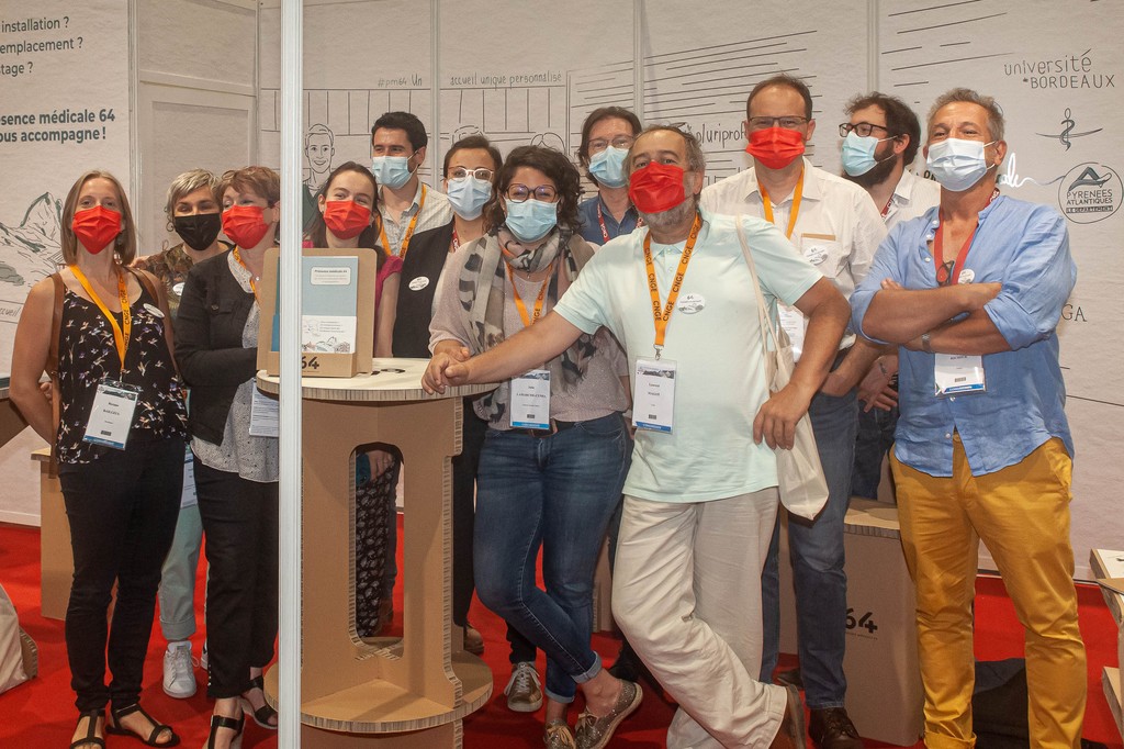 Membres du collectif Présence médicale 64 et médecins des Pyrénées-Atlantiques présents au Congrès du CNGE à Bordeaux en mai 2021
