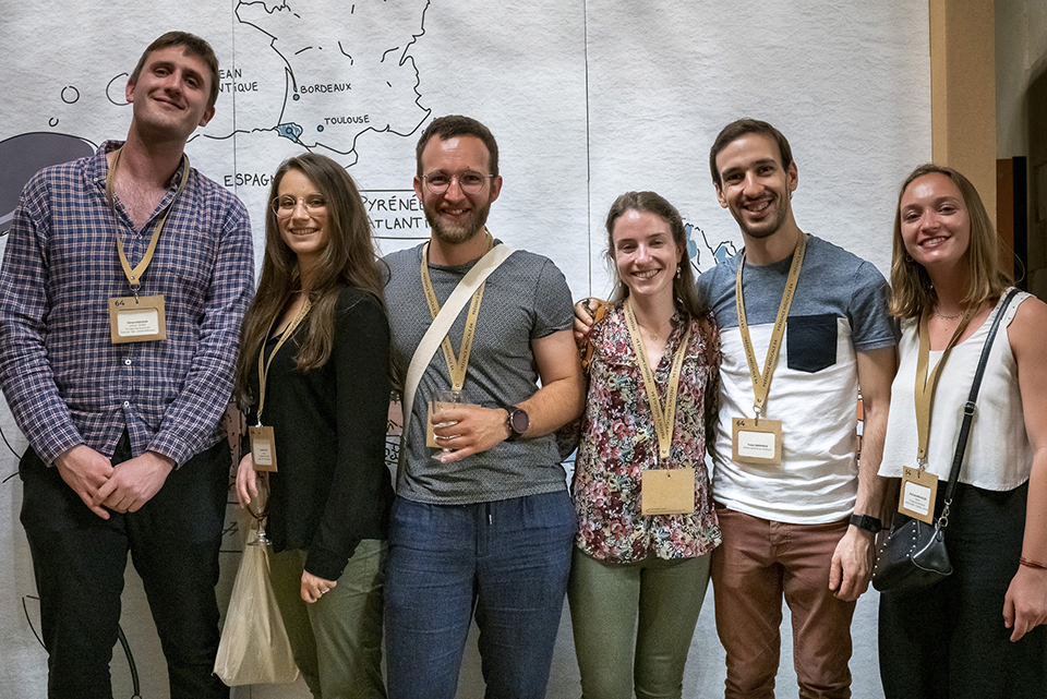 Photo d'un groupe d'internes pendant la soiree d'accueil