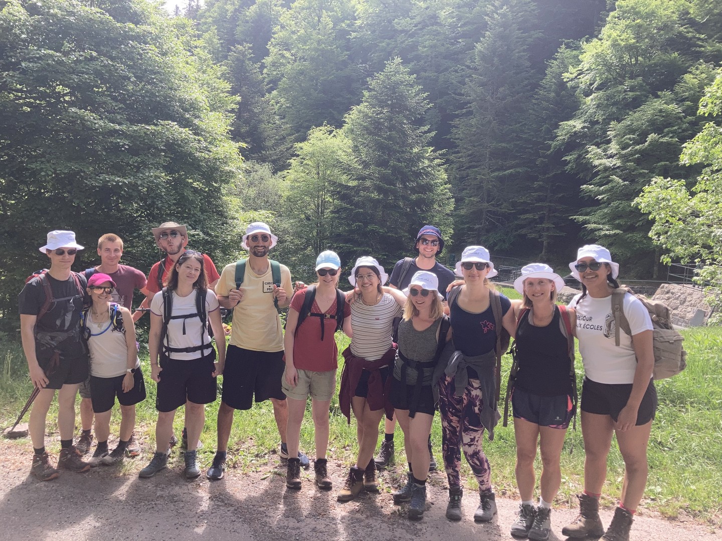 Photo de groupe d'internes lors d'un weekend d'intégration organisé par le SIMGA.