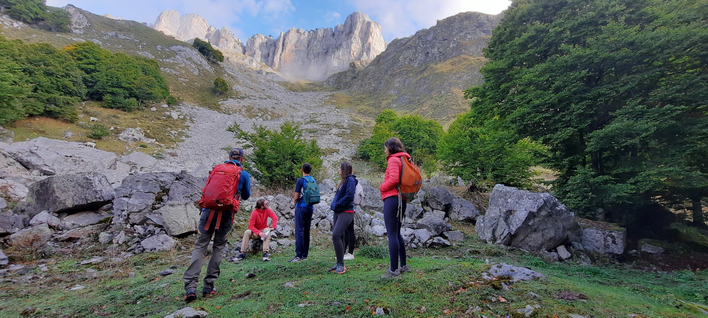 Groupe de neo-internes lors de la randonnée pendant leur weekend d'intégration.